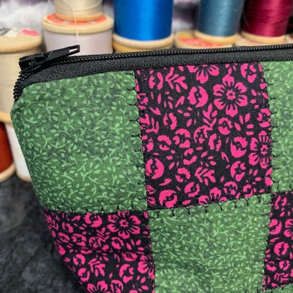 Handmade Quilted Cosmetic Bag - Picture 2 of 8